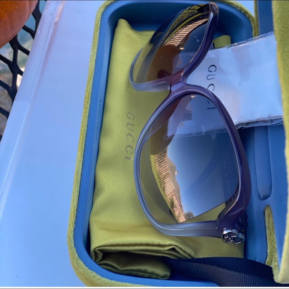 Gucci sunglasses 🕶💓💓 - Picture 7 of 9